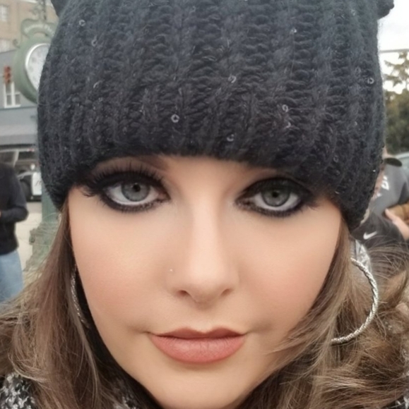 Meet your Posher, Carrie - Picture 4 of 5